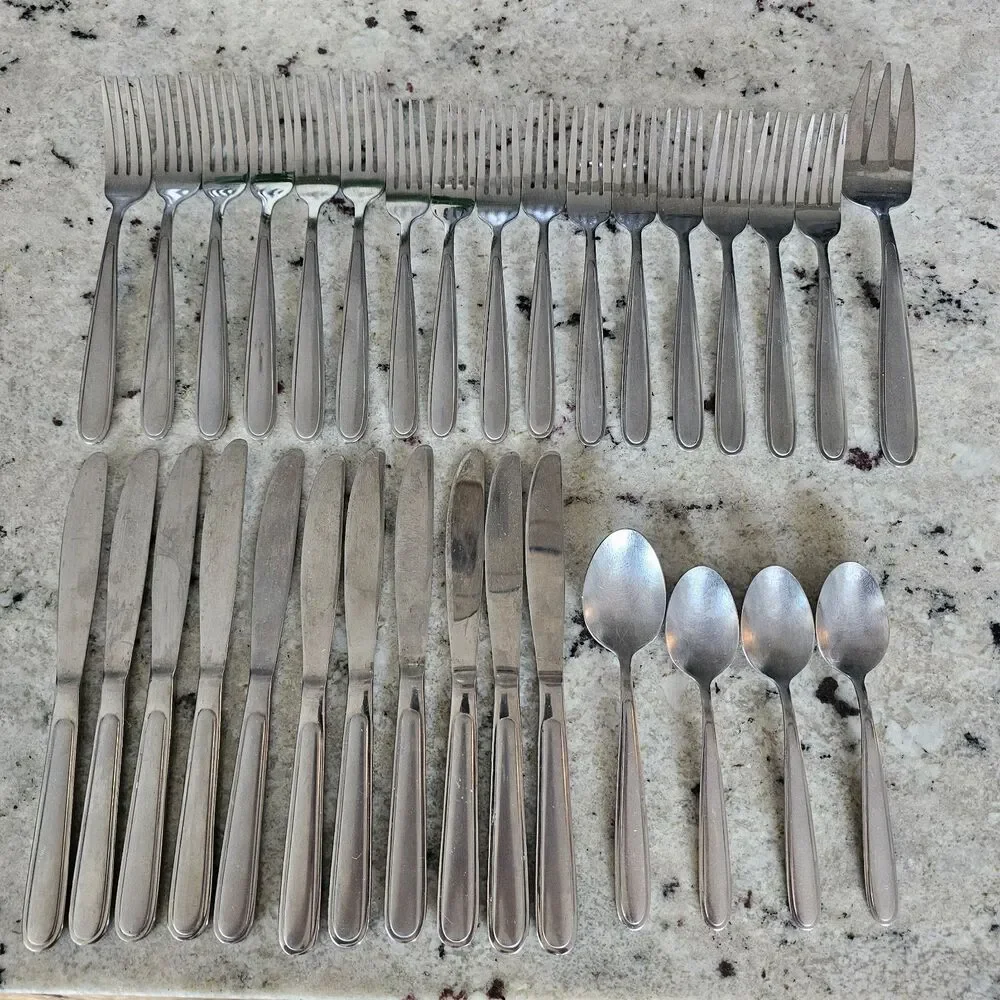 Oneida Peninsula Castle Jordan Laura Stainless Flatware Lot of 32 Pieces